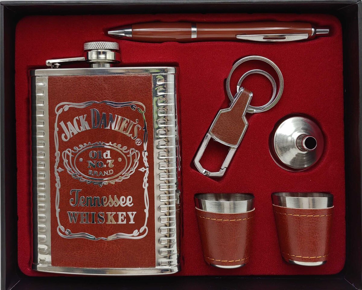 Набір подарунковий-фляга 240мл+2чарки+лійка+брелок+ручка кулькова 