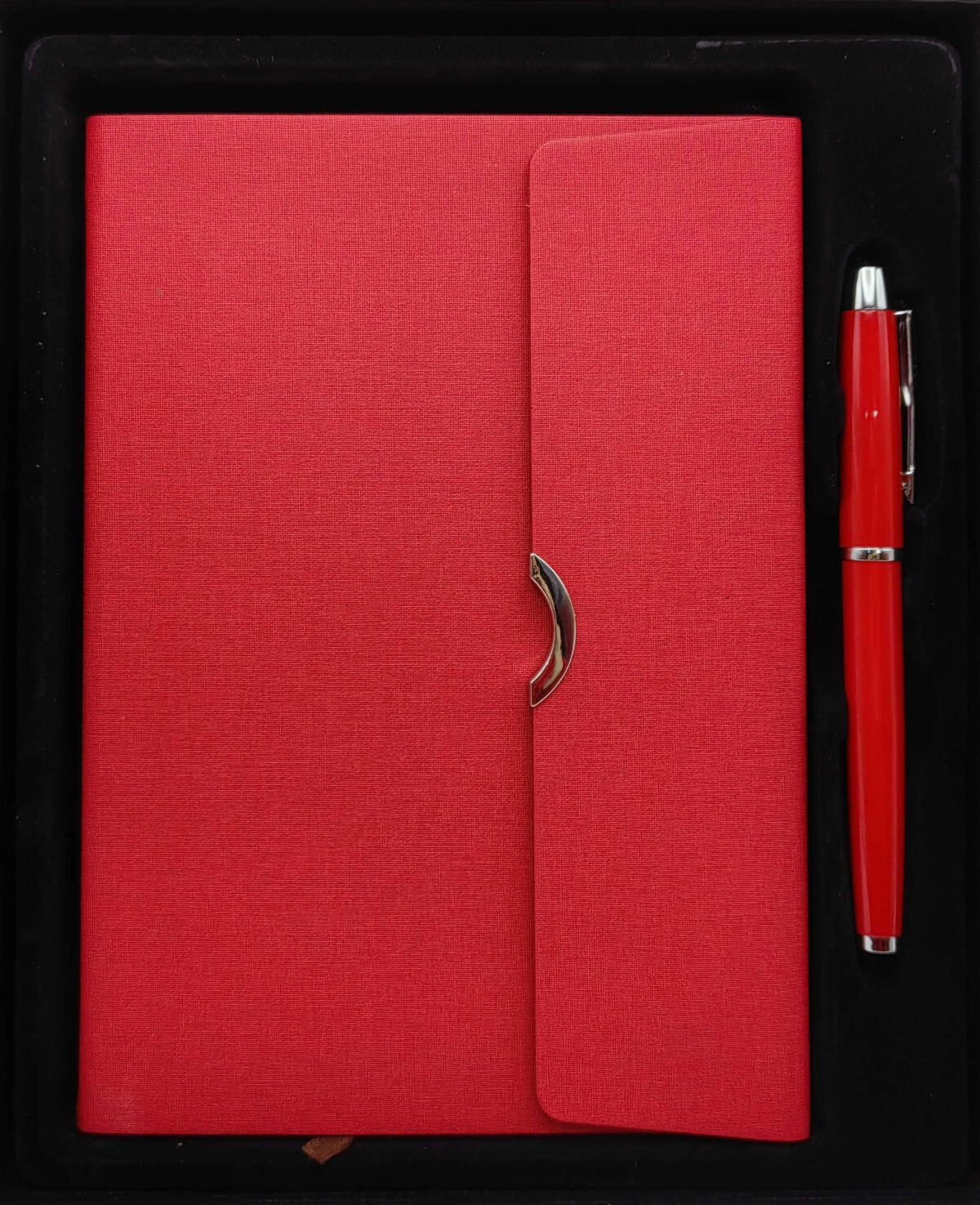 Блокнот шкір/зам на магніті А5/96арк.+ручка роллер у подар.кор.